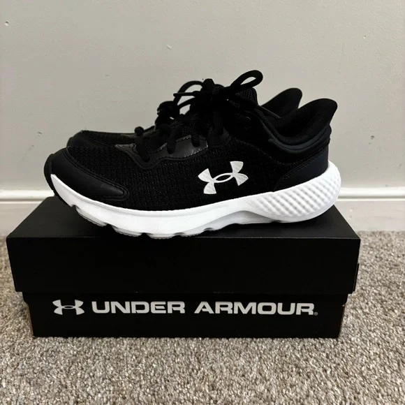 Under Armour Big Kids' BGS Charged Escape 4 Sneaker Black Size 4 - Picture 3 of 7